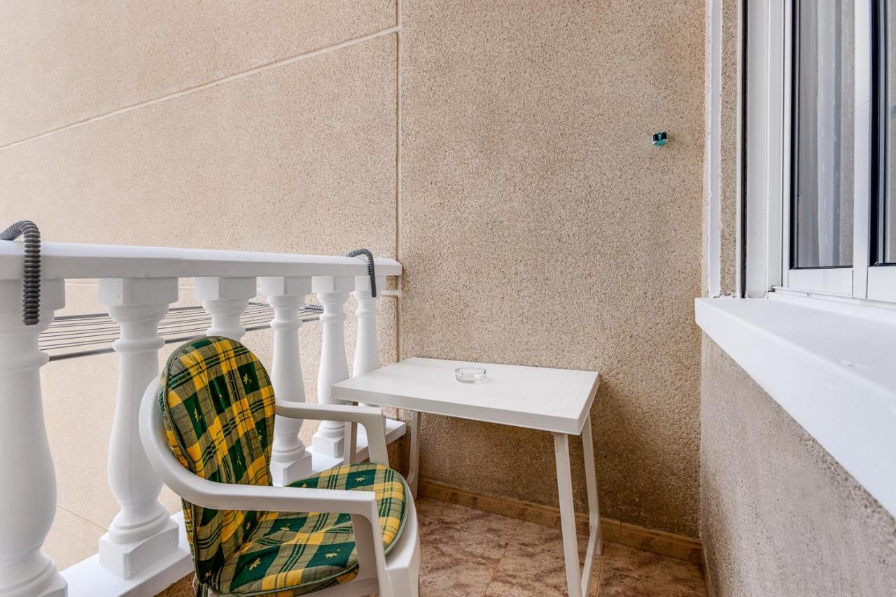 Apartment Caballero de Rodas Torrevieja Exterior foto